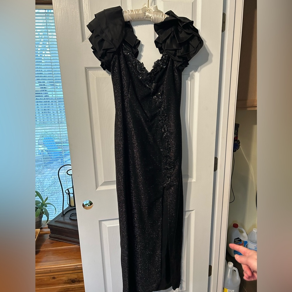 Elegant Black Ruffled Evening Dress